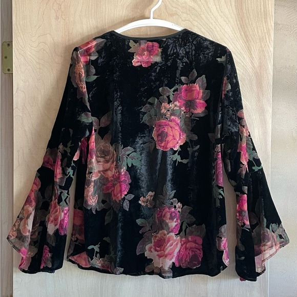Karen Kane Black Velvet Burnout Bell Sleeve Floral Top Women’s M - Picture 8 of 13